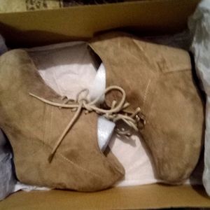 DESIGNERS WEDGE VELVET SHOES